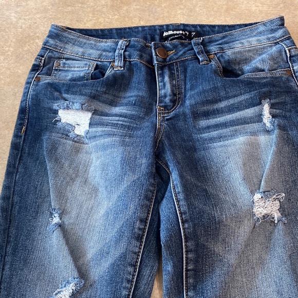 Women’s dollhouse jeans, size 7 inseam measures about 26” to the longer length - Picture 3 of 7